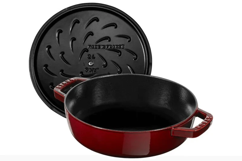 Sauteuse Staub Chistera en fonte émaillée grenadine