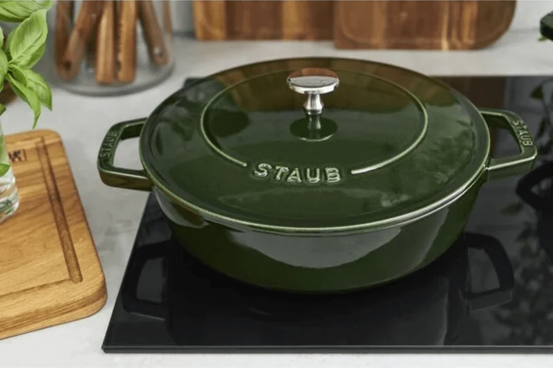 Sauteuse Staub Chistera en fonte émaillée basilic