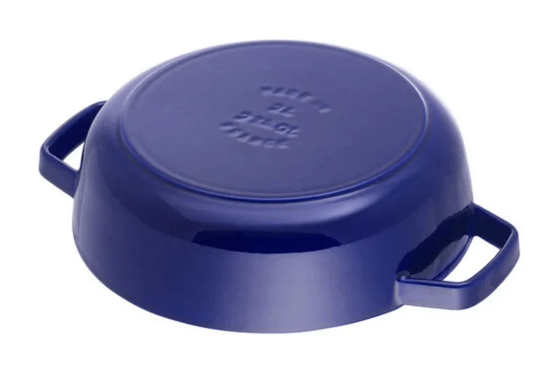 Sauteuse Staub Chistera en fonte émaillée bleu intense