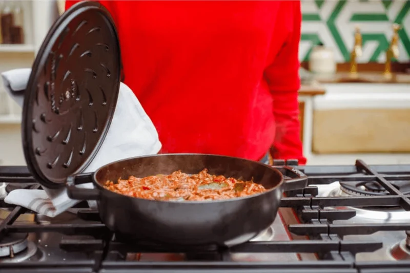 Sauteuse Staub Chistera en fonte émaillée noir mat