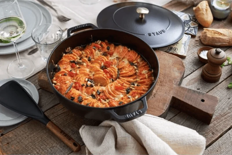 Sauteuse Staub Chistera en fonte émaillée noir mat