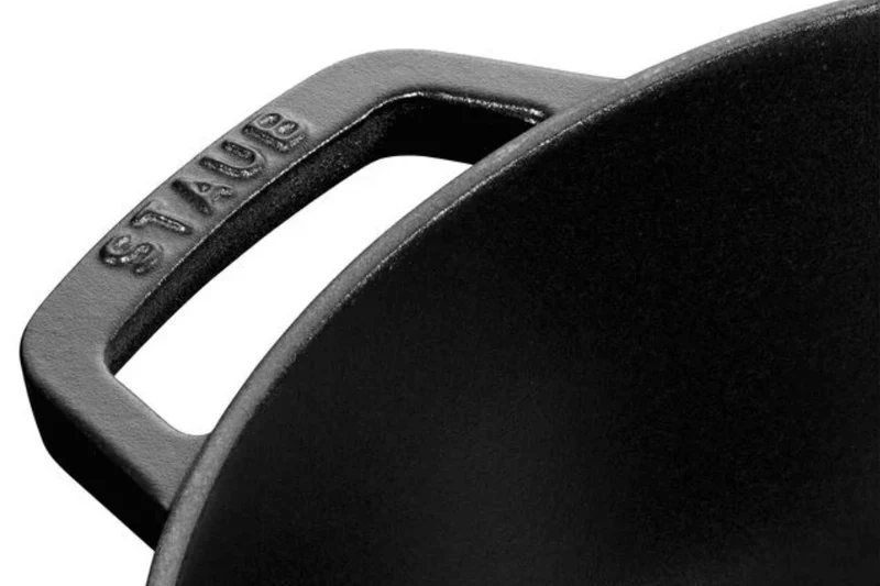 Sauteuse Staub Chistera en fonte émaillée noir mat