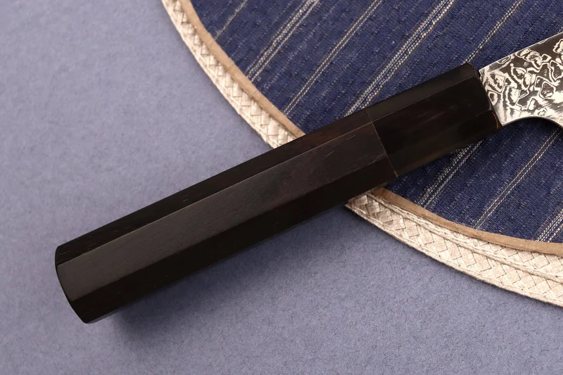 Couteau universel 15cm japonais artisanal Hatsukokoro Ginga ATS-34 Damas ébène corne