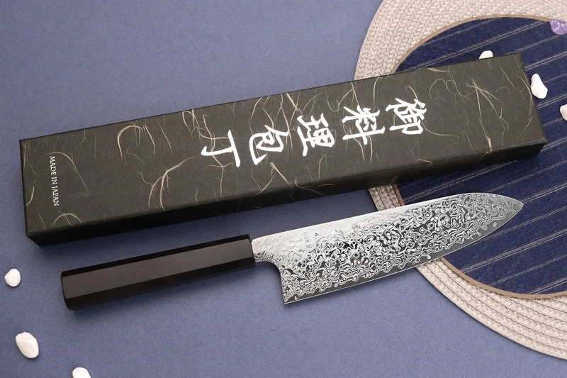 Couteau santoku 18cm japonais artisanal Hatsukokoro Ginga ATS-34 Damas ébène corne
