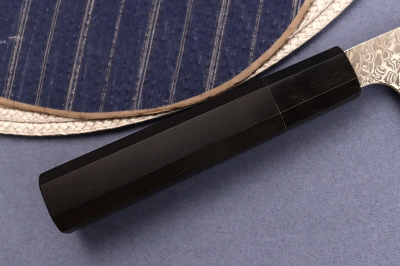 Couteau de chef 21cm japonais artisanal Hatsukokoro Ginga ATS-34 Damas ébène corne
