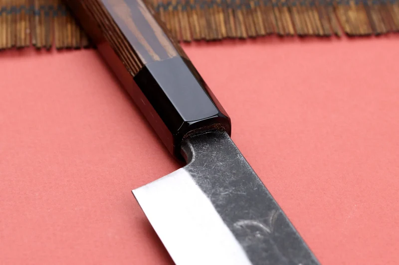 Couteau yanagiba 30cm japonais artisanal Hatsukokoro Shirasagi manche en wengé