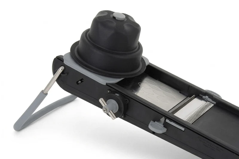 Mandoline De Buyer Swing Plus noire avec poussoir