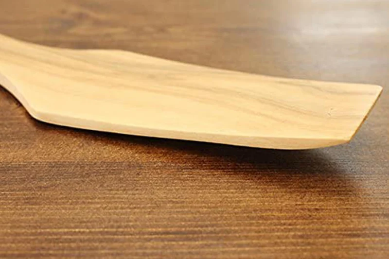 Pelle à tarte Bérard faite main en olivier 25cm