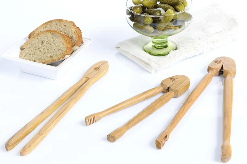 Pince à toast/cornichons Bérard faite main en olivier 25cm