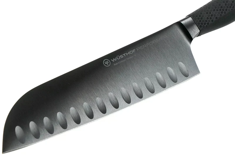Couteau santoku Wüsthof Performer lame alvéolée 17cm à revêtement noir anti-rayures