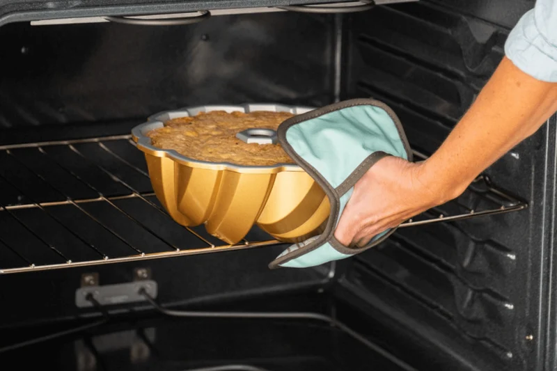 Moule à gâteau Nordic Ware Bundt Torsadé gold en fonte d'aluminium diamètre 27cm