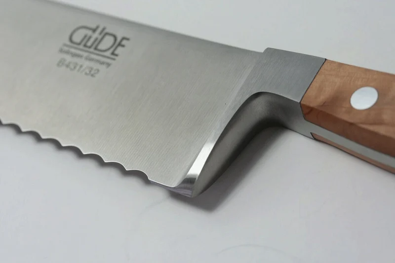 Couteau à pain Güde Alpha Poire 32cm en acier forgé