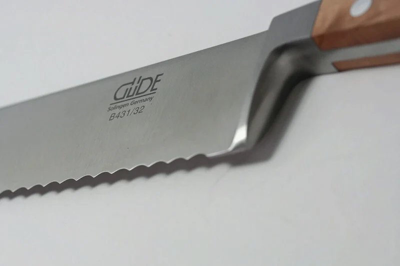 Couteau à pain Güde Alpha Poire 32cm en acier forgé