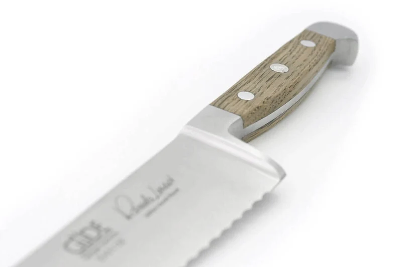 Couteau à pain Güde Alpha Chêne 21cm en acier forgé