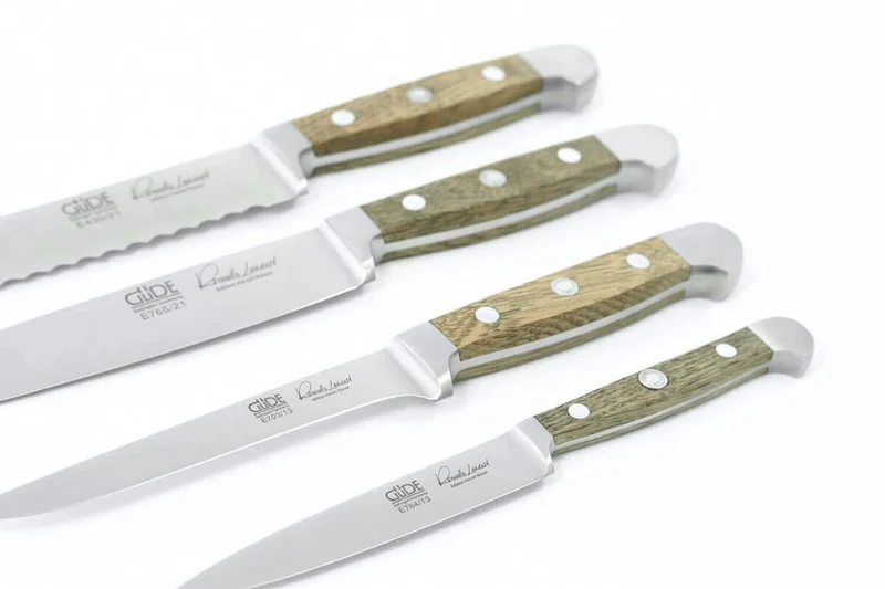 Couteau à pain Güde Alpha Chêne 21cm en acier forgé