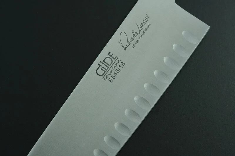 Couteau santoku alvéolé Güde Alpha Chêne 18cm en acier forgé