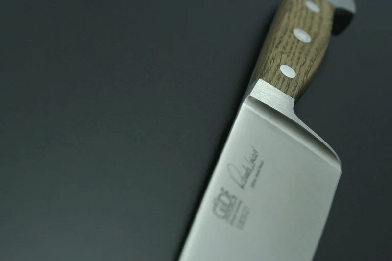 Couteau de chef Güde Alpha Chêne 26cm en acier forgé