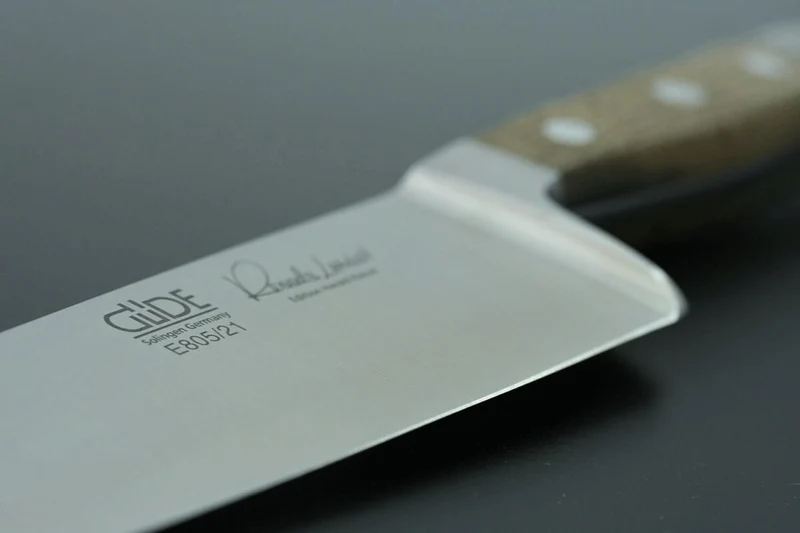 Couteau de chef Güde Alpha Chêne 21cm en acier forgé