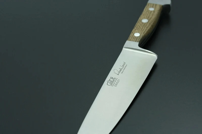 Couteau de chef Güde Alpha Chêne 21cm en acier forgé