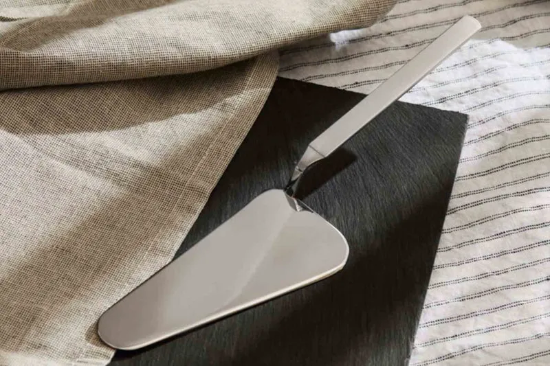 Pelle à tarte Alessi Dry 27cm inox 18/10 manche satiné design par Achille Castiglioni