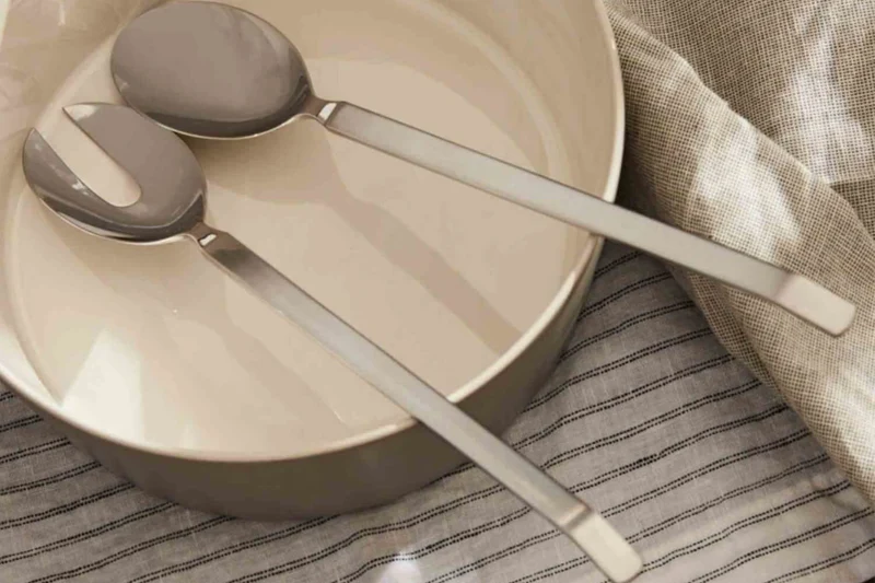Couverts à salade Alessi Dry inox 18/10 manches satinés 30cm design par Achille Castiglioni