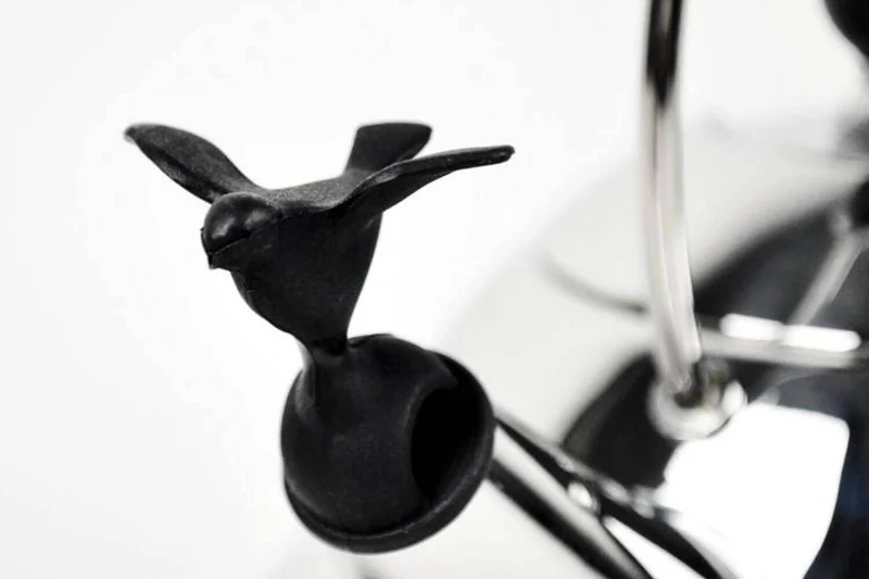 Bouilloire induction Alessi Oisillon en inox 18/10 design par Michael Graves
