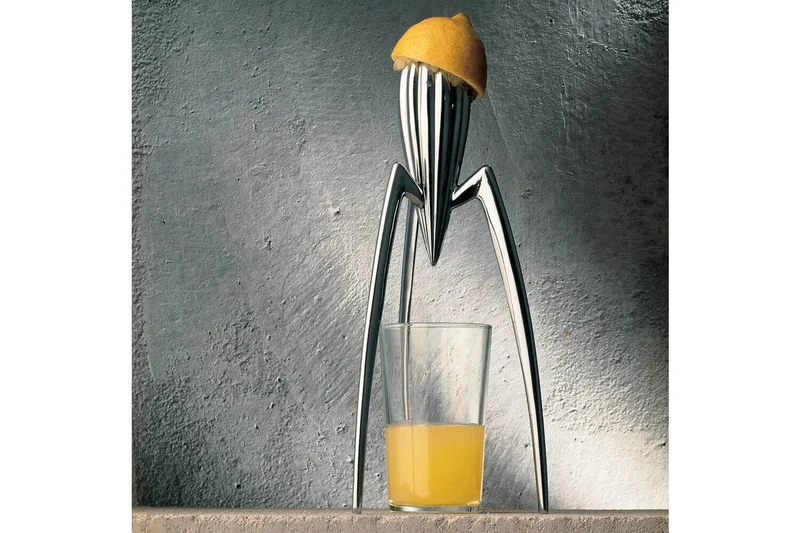 Presse-agrumes Alessi Juicy Salif en fonte d'aluminium design par Philippe Starck