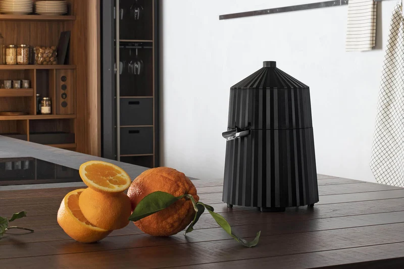 Presse-agrumes électrique Alessi Plissé design par Michele De Lucchi