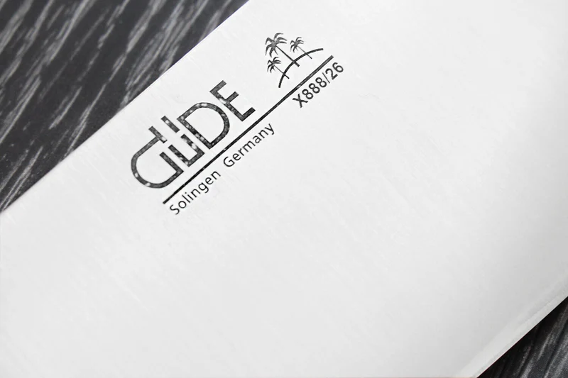 Couteau de chef Güde THE KNIFE 26cm unique et design manche chêne