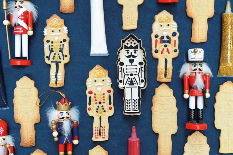 Emporte pièce Scrapcooking avec embosseur bois - Plusieurs formes Noël