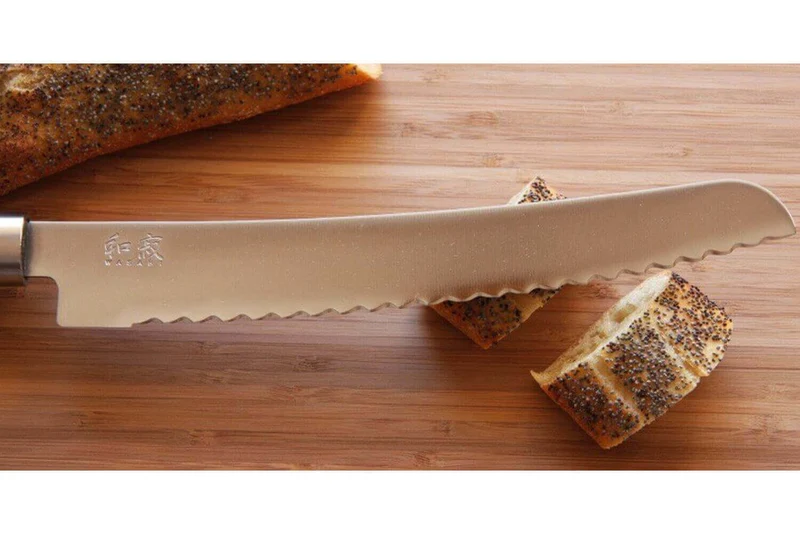 Couteau à pain japonais KAI Wasabi Black lame dentelée 23cm