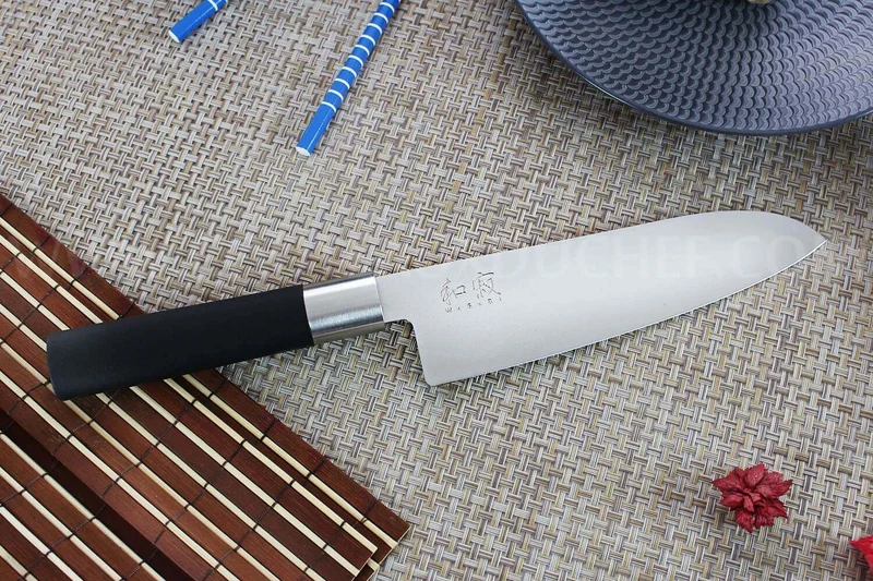 Couteau Santoku japonais KAI Wasabi Black lame 16.5cm