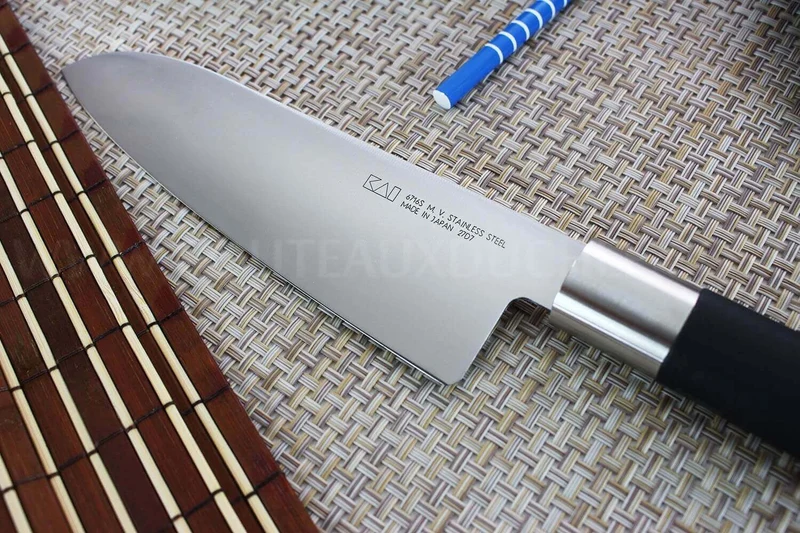 Couteau Santoku japonais KAI Wasabi Black lame 16.5cm