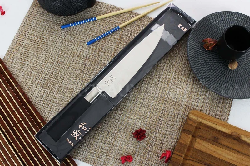 Couteau de chef japonais KAI Wasabi Black lame 20cm