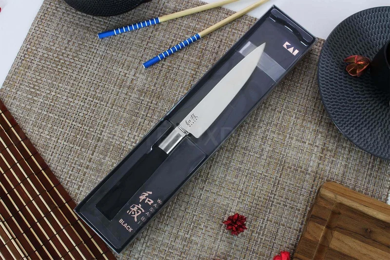 Couteau universel japonais KAI Wasabi Black lame 15cm
