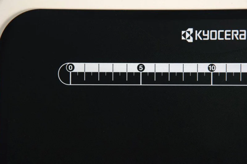 Planche à découper souple Kyocera noire 37x25x0.3cm