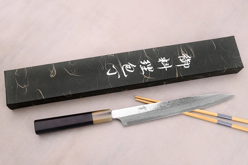Couteau yanagiba 24cm japonais artisanal Hatsukokoro Yauji Yoshihiro Damas BS2