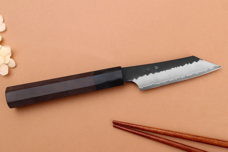 Couteau d'office 9,5cm japonais artisanal Nigara Hamono Black Tsuchime SG2 manche en noyer