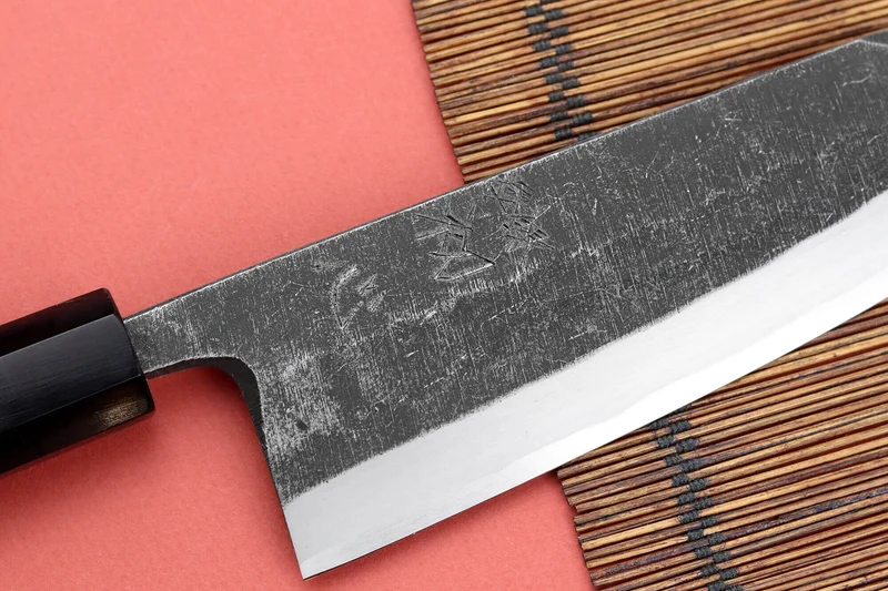 Couteau deba kiritsuke 18cm japonais artisanal Hatsukokoro Shirasagi manche en teck