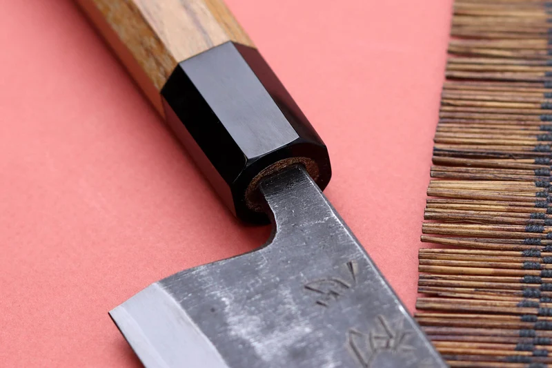 Couteau deba kiritsuke 15cm japonais artisanal Hatsukokoro Shirasagi manche en teck