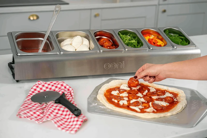 Saladette Ooni inox + 6 bacs à garnitures pour pizzas avec couvercles