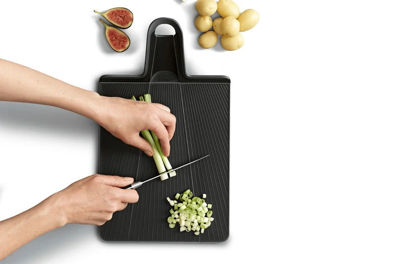 Planche à découper pliable Joseph Joseph Chop2Pot Plus grand modèle noir 34,5x26cm