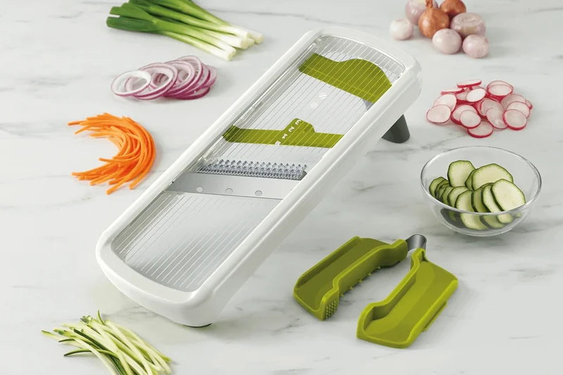 Mandoline Joseph Joseph Multi-Grip Plus avec poussoir et poignée pliante