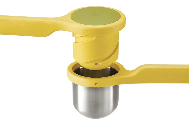 Presse-agrumes Joseph Joseph Helix en acier inoxydable et nylon