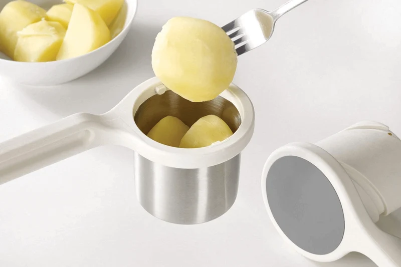 Presse-purée Joseph Joseph Helix en acier inoxydable et nylon