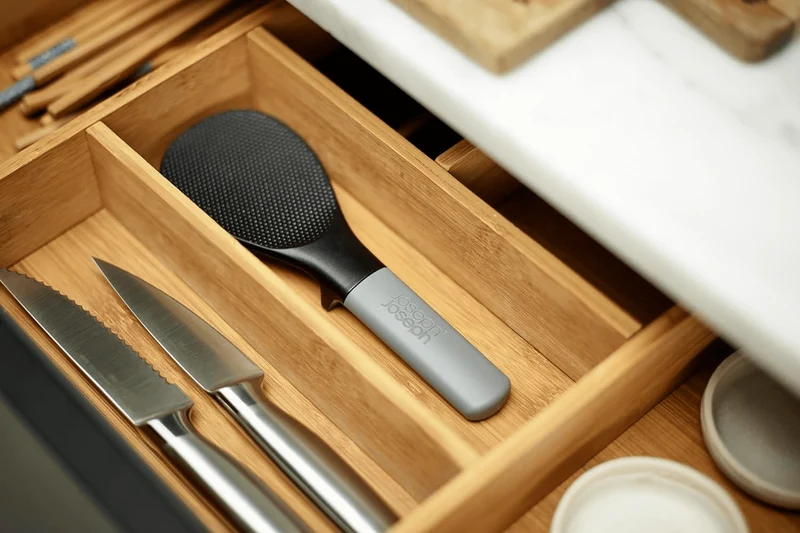 Cuillère à riz Joseph Joseph Elevate Fusion avec reposoir intégré