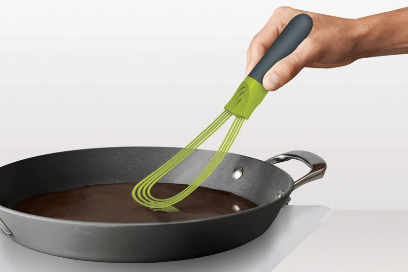 Fouet 2-en-1 Joseph Joseph Twist en silicone vert
