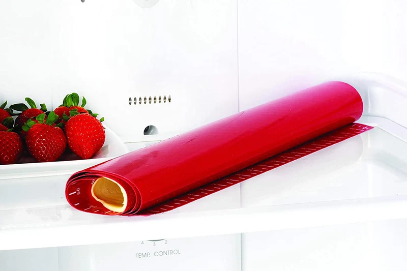 Feuille à pâtisserie Mastrad graduée en silicone rouge 60x40cm