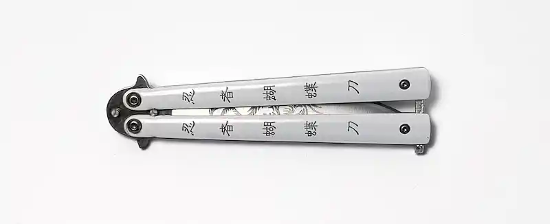 Couteau papillon blanc japonais
