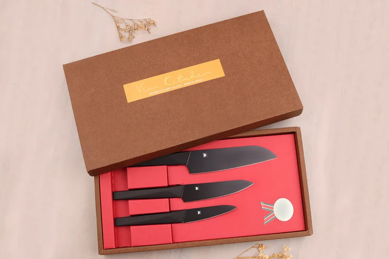 Coffret 3 couteaux japonais Satake Cutlery Black santoku + universel + office